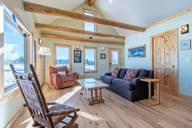 Building Photo - 5077 Pine Dr