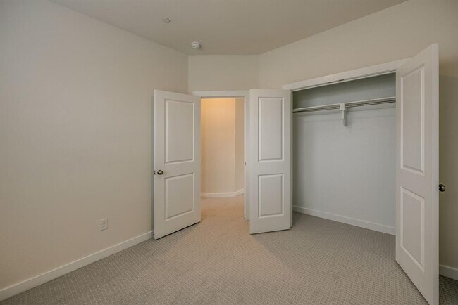 Building Photo - 1770 Thornton Dr
