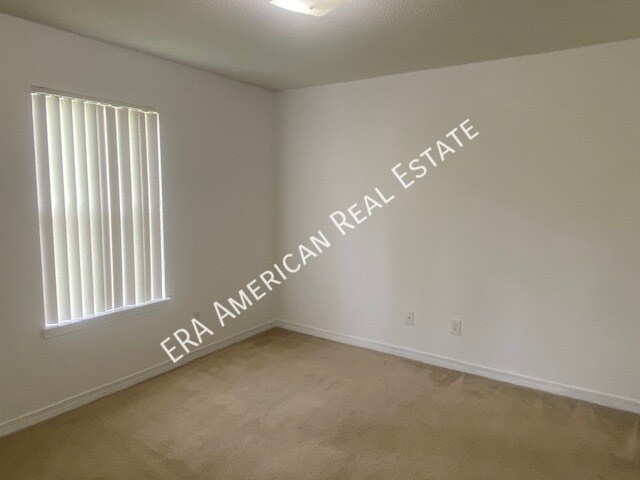 Building Photo - 1324 Jeffrine Dr