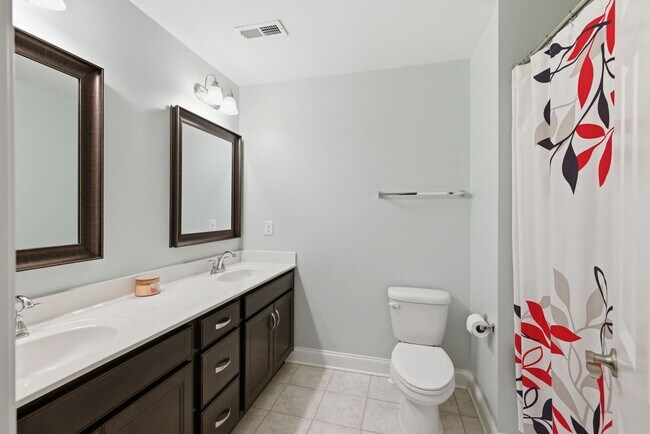 Building Photo - Luxury Executive Living in Sought-After Franklin Community