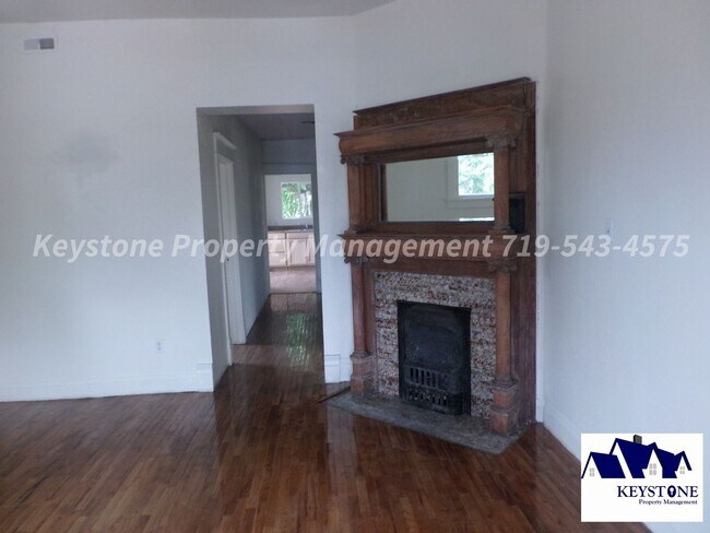 Building Photo - Charming Southside Victorian Tri-plex - Ap...