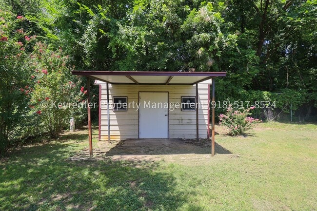 Building Photo - Beautifully Redone 3 Bedroom BA House! Available for Immediate Move in!