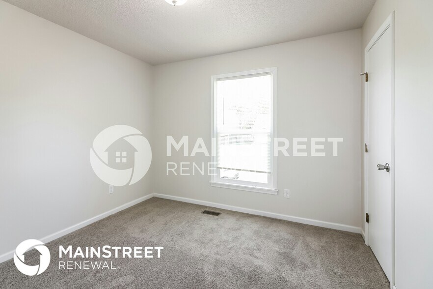 Building Photo - 609 NE Bristol Dr