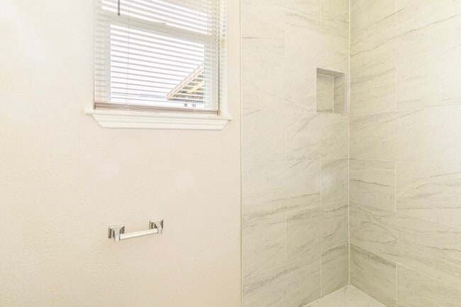 Building Photo - 19414 Leafwood Ln