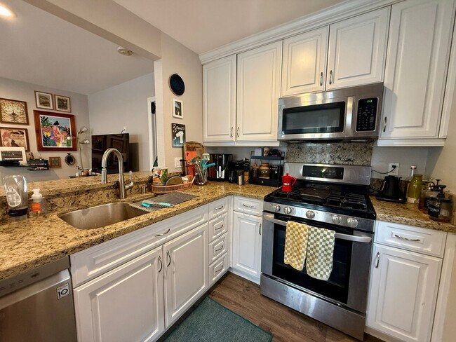 Building Photo - Modern Bungalow with W/D + A/C! Assigned Parking Included & 1 Garage Storage!