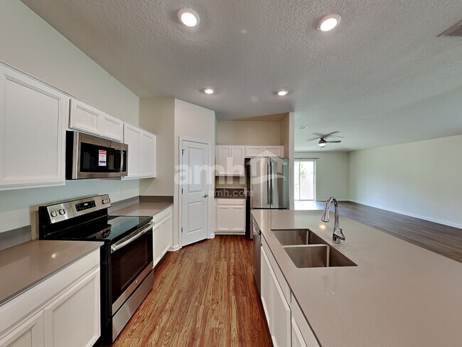 Building Photo - 4355 Seven Canyons Dr