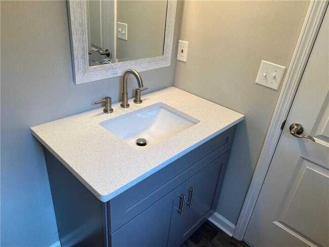 Building Photo - Fantastic 4bd/2ba home! Coming soon!