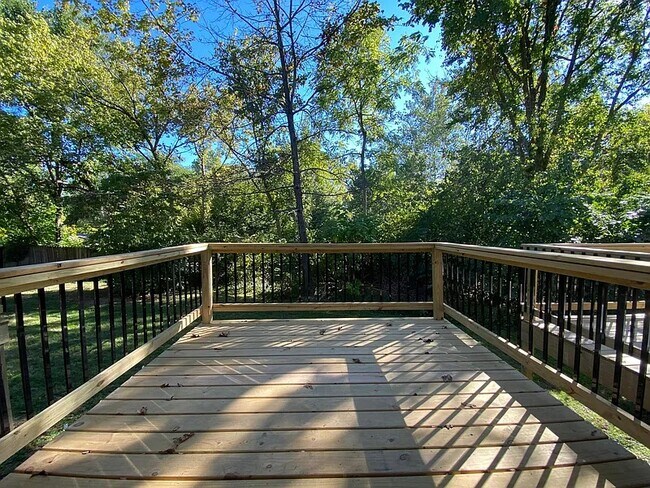 Building Photo - 1009 W Cascade Ave