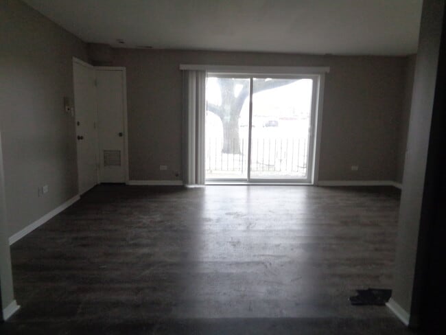 Building Photo - 9729 Ridgeland Ave