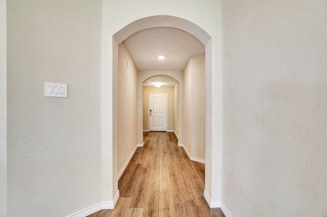 Building Photo - 1006 Fannin St