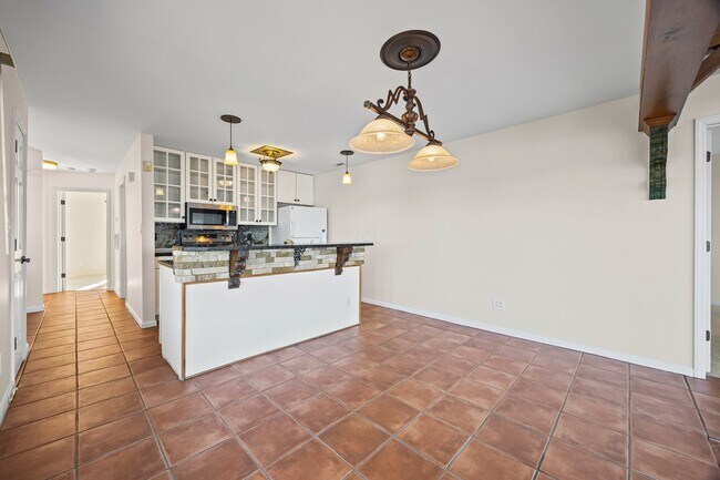 Building Photo - 372 Northwest Dr