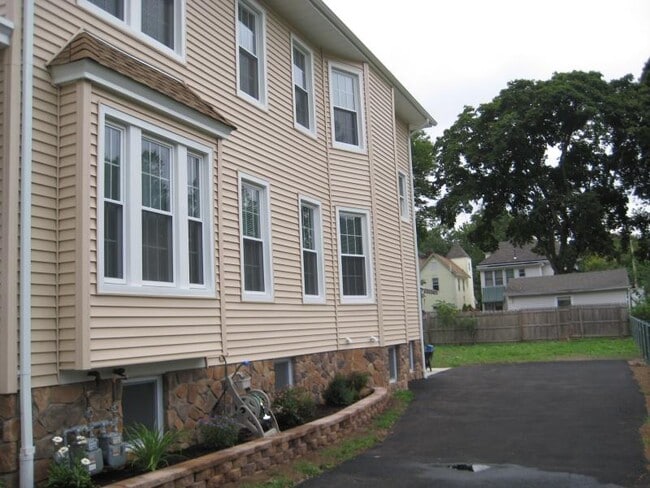 Building Photo - 54 Baker Ave