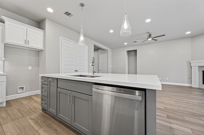 Building Photo - 15330 Legacy Pk Wy