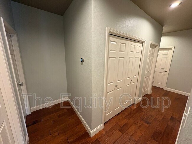 Building Photo - 540 W Birch Ct