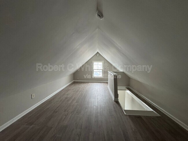 Building Photo - 219 Park St