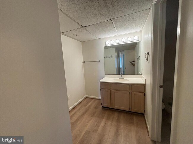 Building Photo - 3115 Patrick Henry Dr