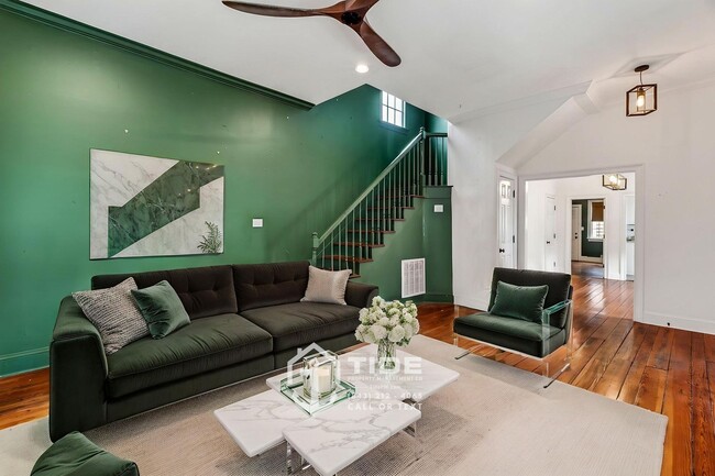 Building Photo - Walkable Downtown Living