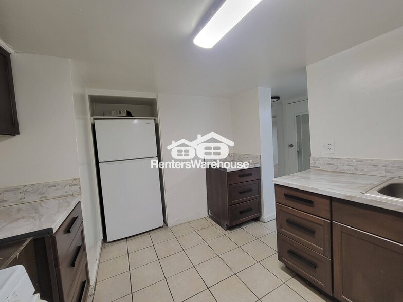 Building Photo - 1056 Regent St SW