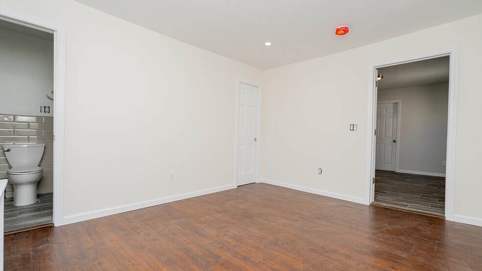 Building Photo - 203 Waverly Ave