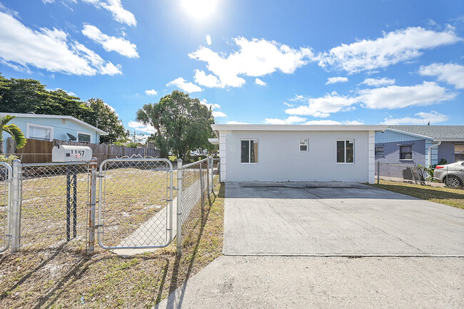 Building Photo - 1157 W 36th St