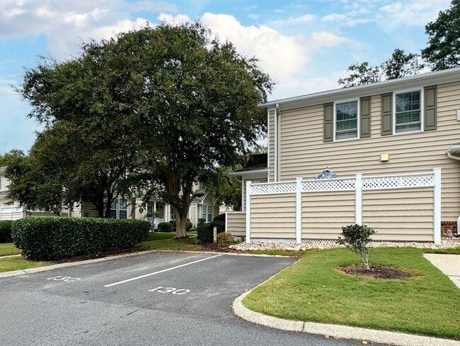 Building Photo - 130 Ellis Dr