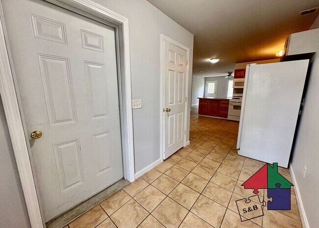 Building Photo - Gorgeous Pet Friendly Milton 3 Bedroom - Attached Garage and Patio!