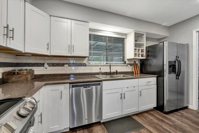 Building Photo - 2610 Loganberry Cir