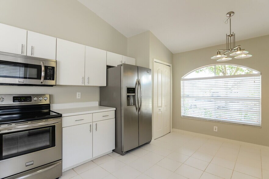 Building Photo - 9339 Hidden Water Cir
