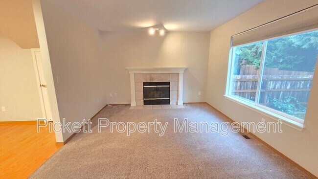 Building Photo - 1010 NW Poppy Ct