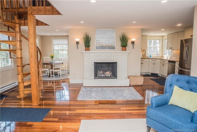 Building Photo - 30 Whiting Farm Rd