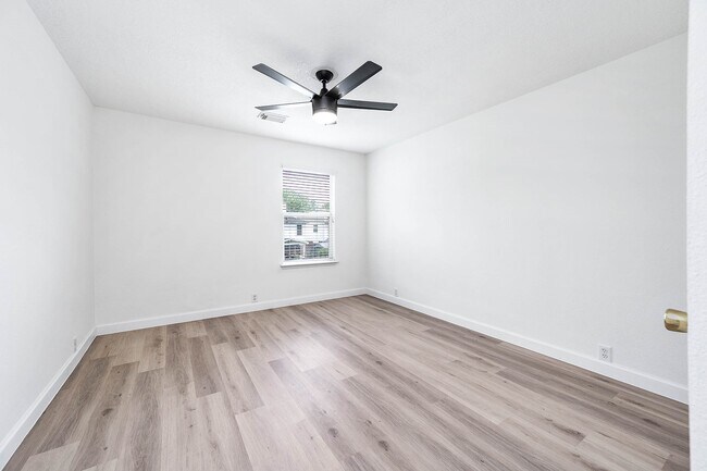 Building Photo - 10218 Dr Peridot Cove