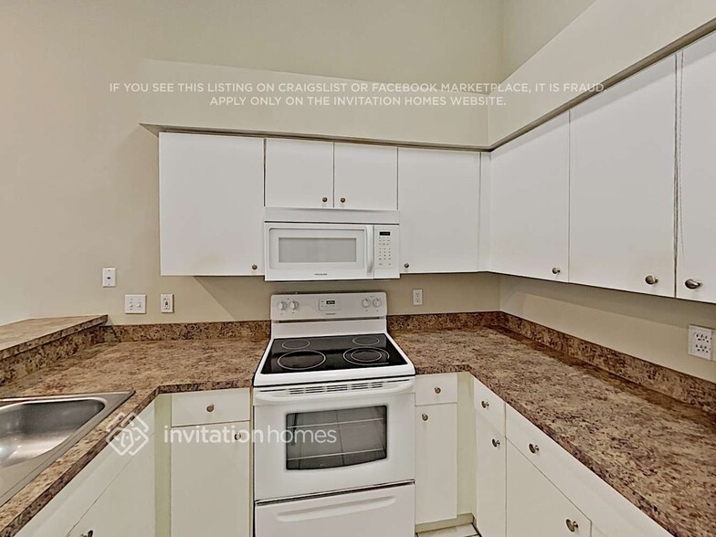 Building Photo - 13048 Meadowbreeze Dr