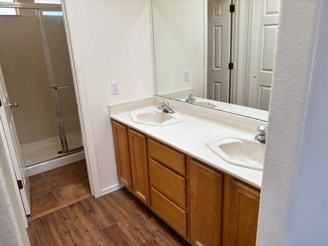 Building Photo - 7078 W Hunnington Dr