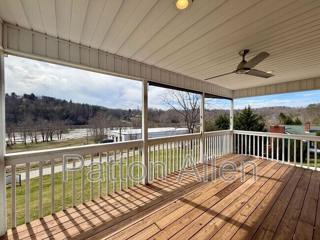 Building Photo - 207 Riverside View Dr