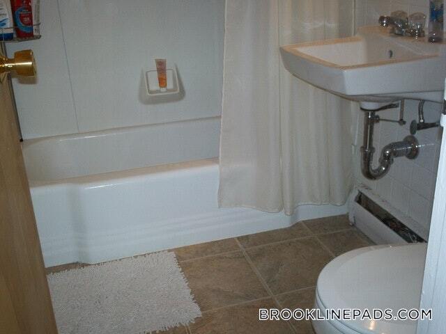 Building Photo - 110 Babcock St