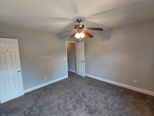 Building Photo - 300 Hampton Forest Dr
