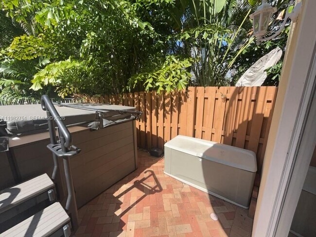 Building Photo - 409 SW 5th St