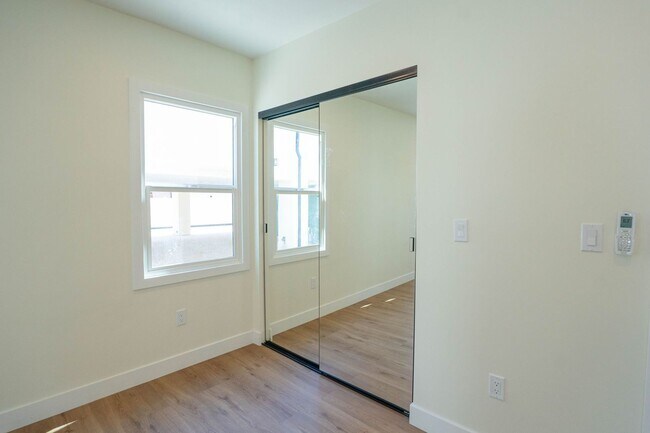 Building Photo - 1038 Westmoreland Ave