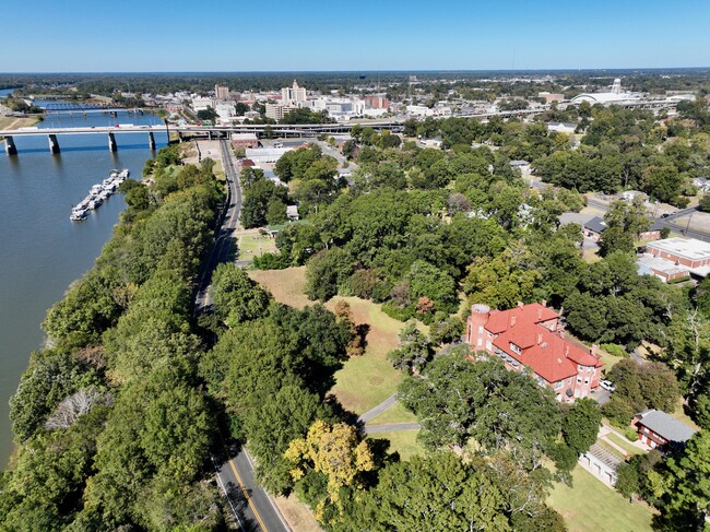 Layton Castle along the Ouachita - 1133 S Grand St