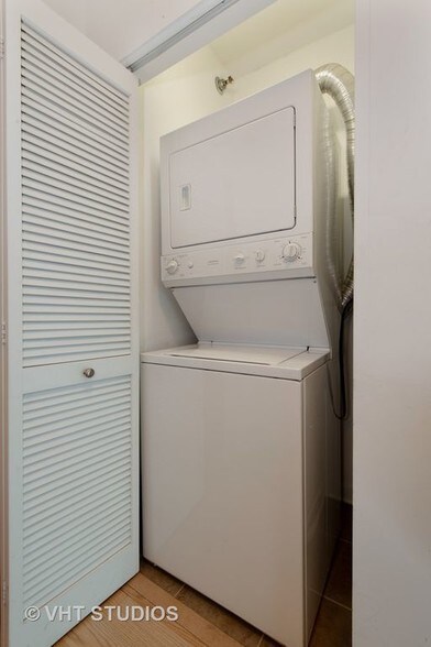 Laundry - 757 N Orleans St