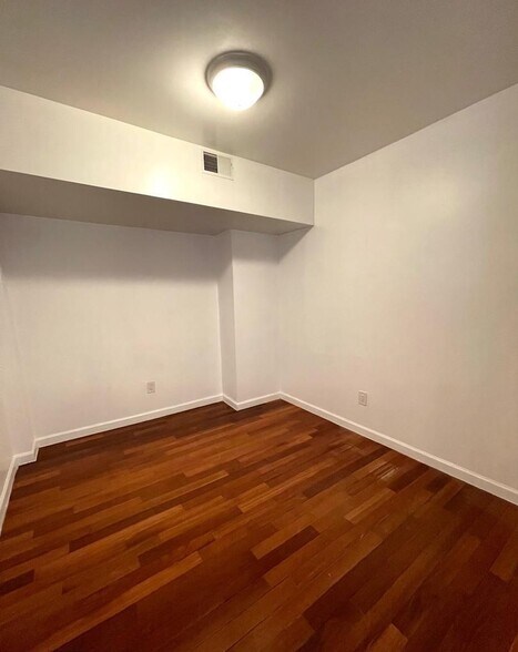 Building Photo - 1118 Buttonwood St
