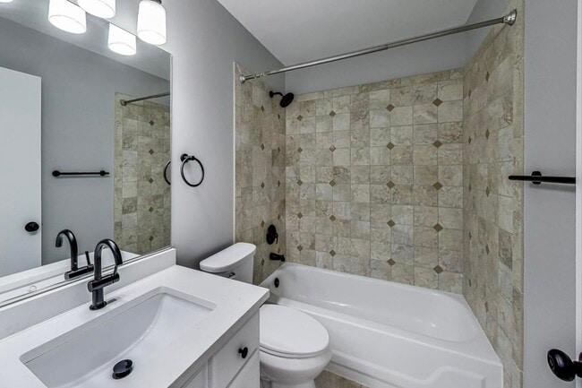 Building Photo - 2105 Glasgow Ct