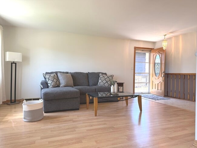 Building Photo - 6944 W 106th Pl