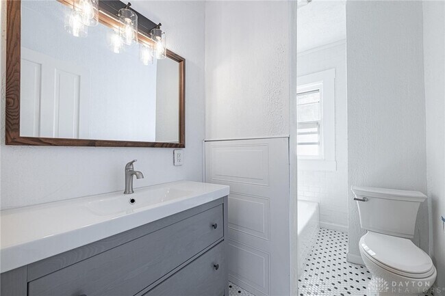 Building Photo - 558 Wyoming St