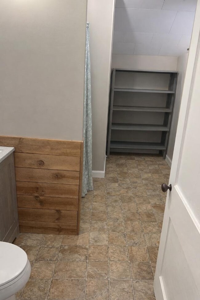 Building Photo - 110 E Monico St