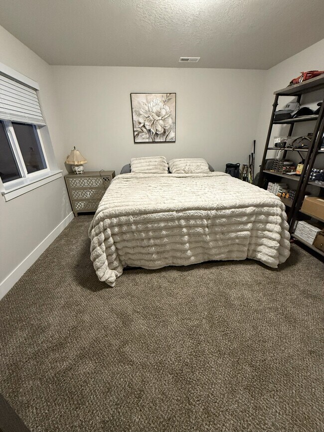 Building Photo - 46 S 2920 W