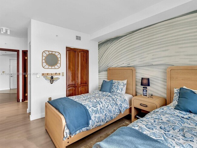 Building Photo - 17150 N Bay Rd