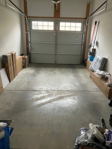 Building Photo - 5470 Nottinghamshire Ln