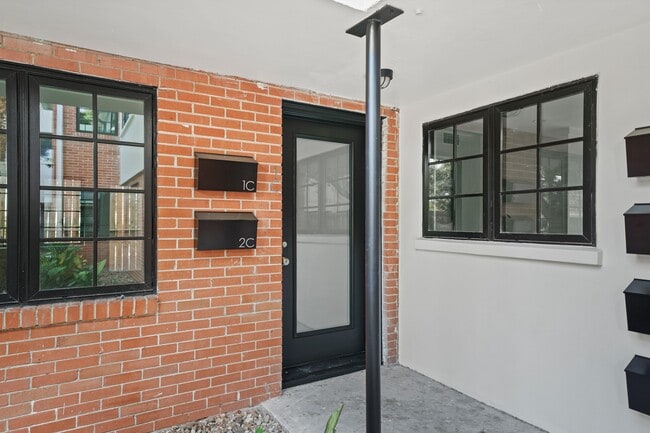 Building Photo - 520 Lovett Blvd