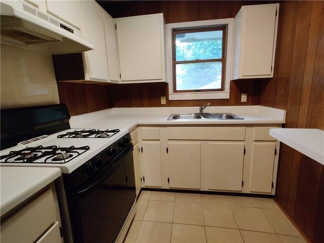 Building Photo - 3215 Cherry Ln